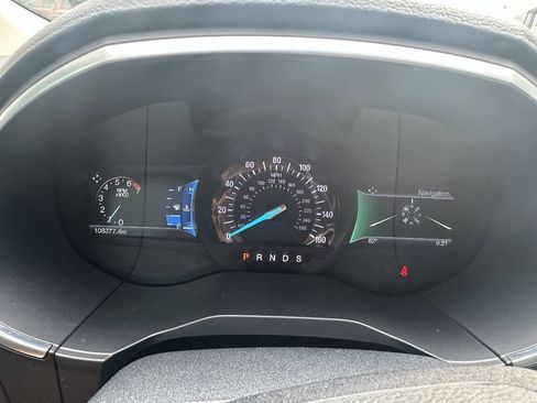 Used 2018 Ford Edge Titanium w/ Technology Package FWD image 9