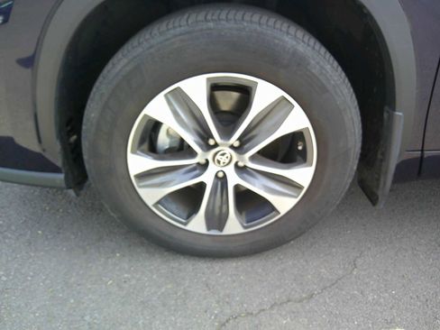 Used 2021 Toyota Highlander XLE image 9