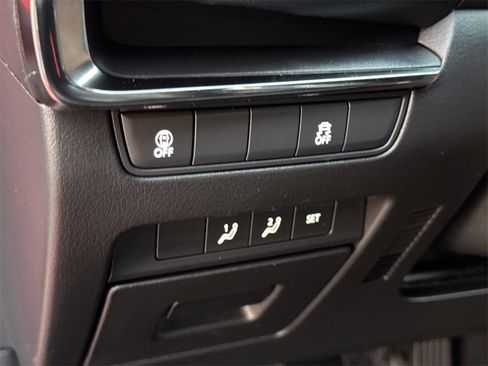 Used 2022 MAZDA MAZDA3 s image 27