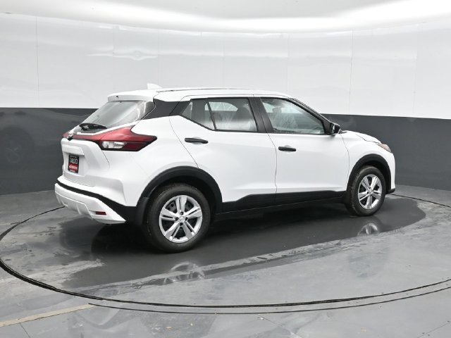 Used 2025 Nissan Kicks Play S FWD image 3