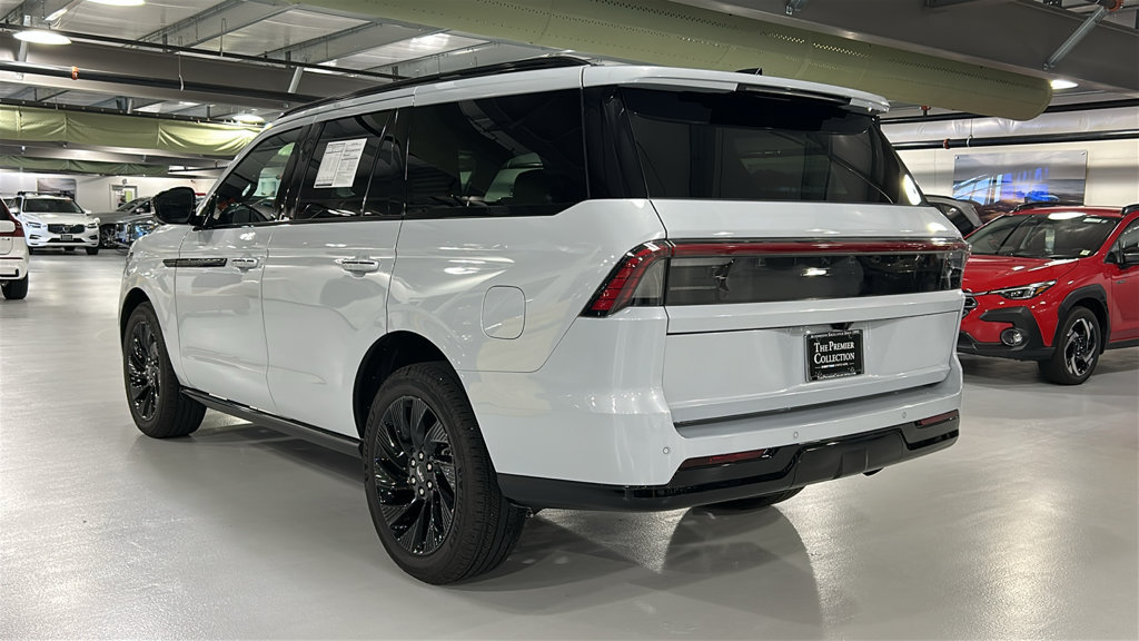Used 2026 Lincoln Navigator Reserve w/ Jet Appearance Package AWD/4WD image 6