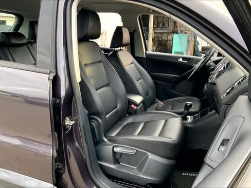 Used 2016 Volkswagen Tiguan S image 8