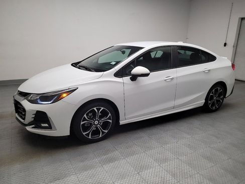 Used 2019 Chevrolet Cruze LT w/ Convenience Package FWD image 2