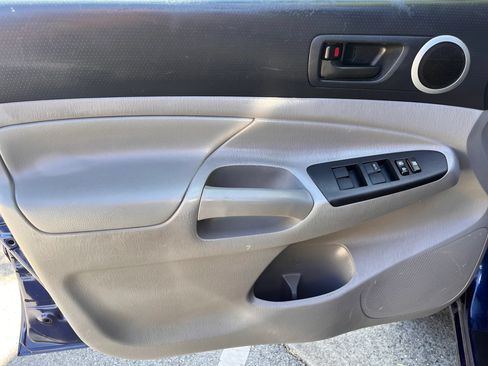 Used 2014 Toyota Tacoma PreRunner RWD image 16