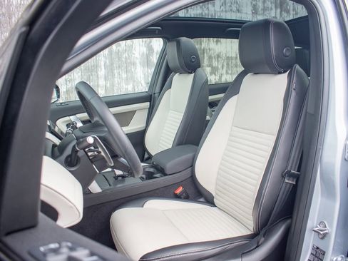 Used 2025 Land Rover Discovery Sport Dynamic SE image 20