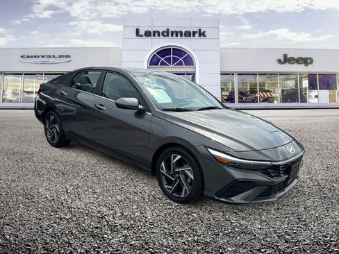 Used 2024 Hyundai Elantra SEL w/ Convenience Package FWD image 20