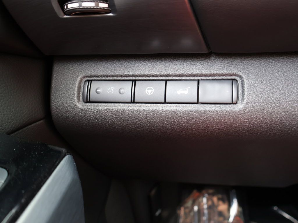 Used 2025 Nissan Pathfinder SL w/ SL Premium Package AWD/4WD image 32