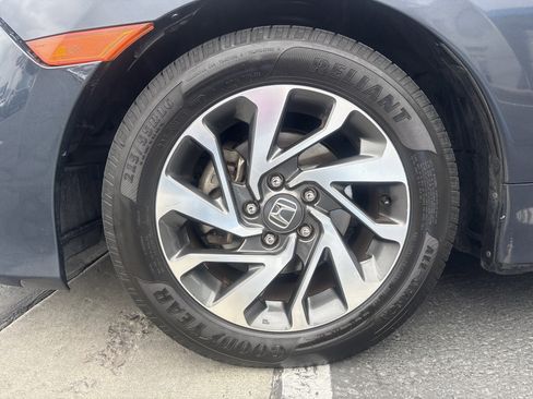 Used 2018 Honda Civic EX image 10