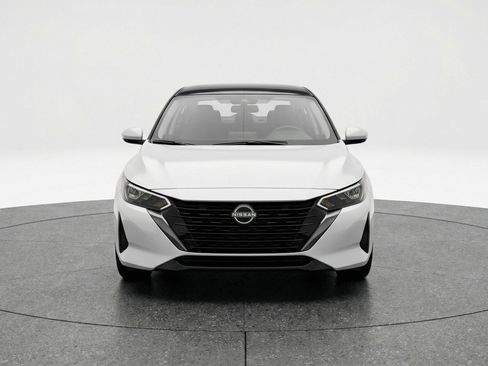 Used 2025 Nissan Sentra SV image 2