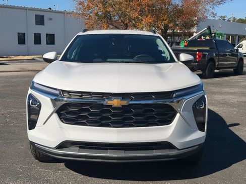 Used 2025 Chevrolet Trax LT w/ LT Convenience Package image 10