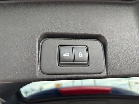 Used 2025 Nissan Rogue SV FWD image 23