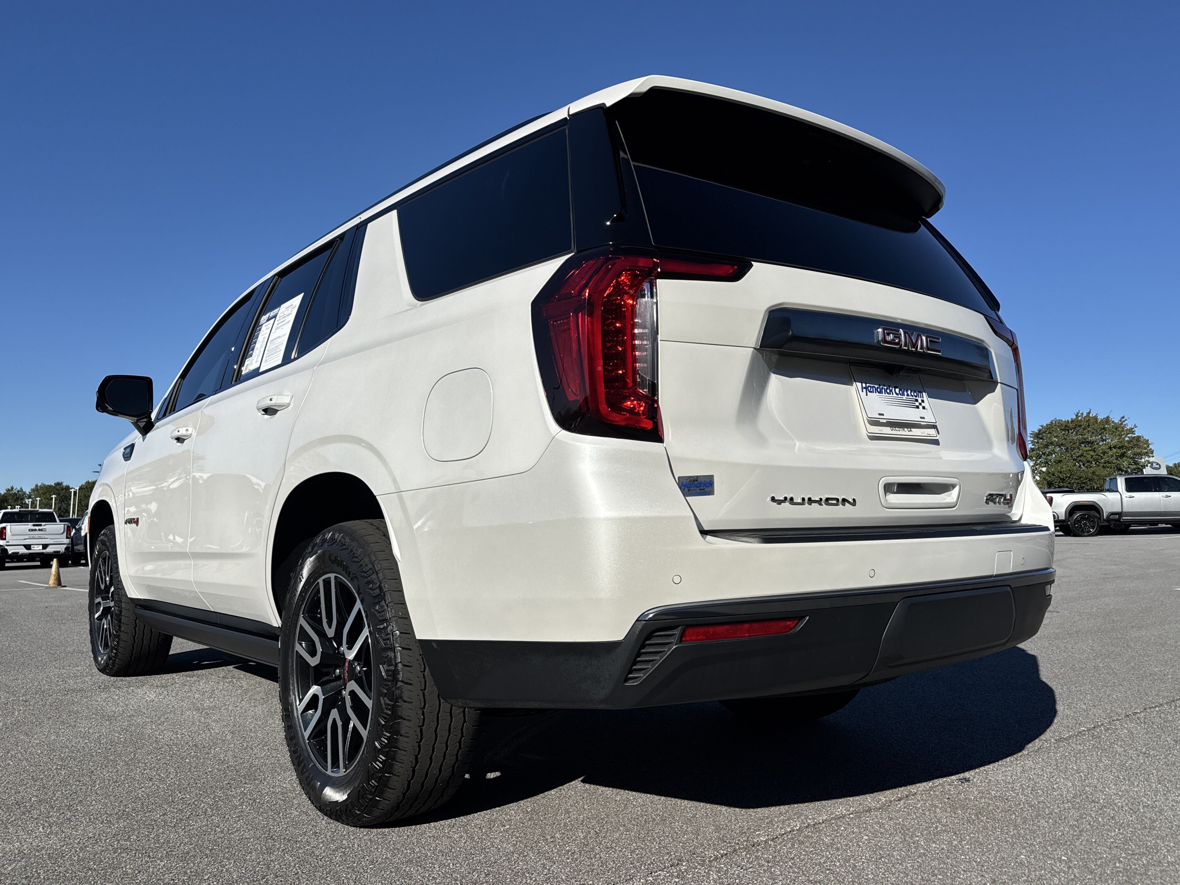 Used 2024 GMC Yukon AT4 w/ AT4 Premium Plus Package AWD/4WD image 8