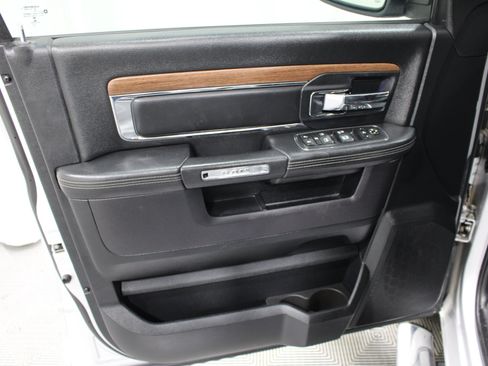 Used 2016 RAM 1500 Laramie w/ Convenience Group AWD/4WD image 6