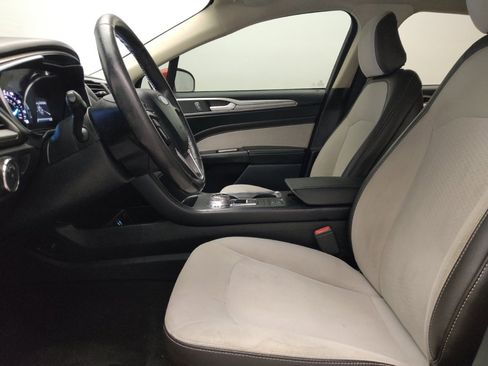 Used 2020 Ford Fusion SE w/ Equipment Group 151A FWD image 17