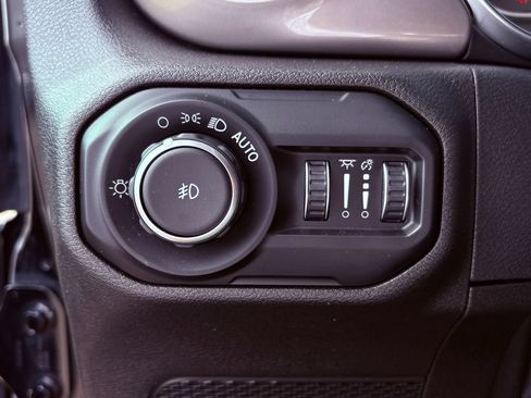 Used 2021 Jeep Wrangler Unlimited Sahara w/ Uconnect 4C Nav & Sound Group AWD/4WD image 17