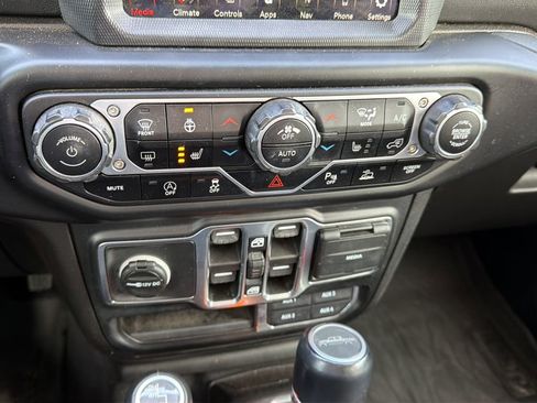 Used 2021 Jeep Gladiator Overland image 26