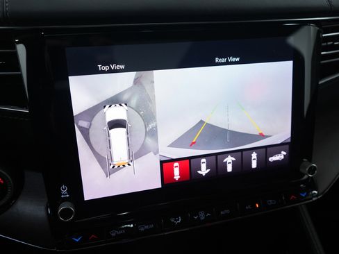 Used 2023 Jeep Grand Wagoneer Base image 29