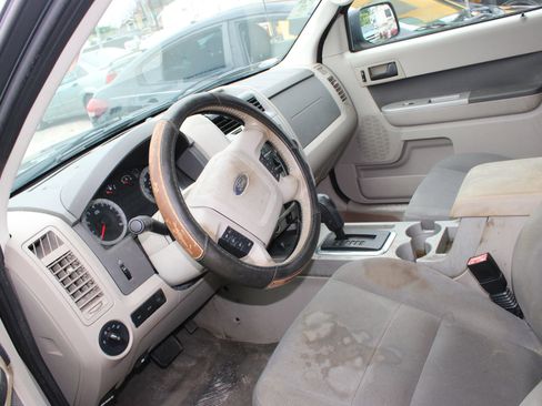 Used 2009 Ford Escape XLT AWD/4WD image 2