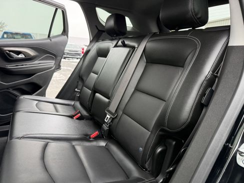 Used 2024 GMC Terrain SLT image 17