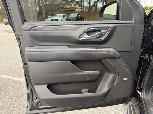 Used 2024 GMC Yukon XL SLT w/ SLT Luxury Package image 6