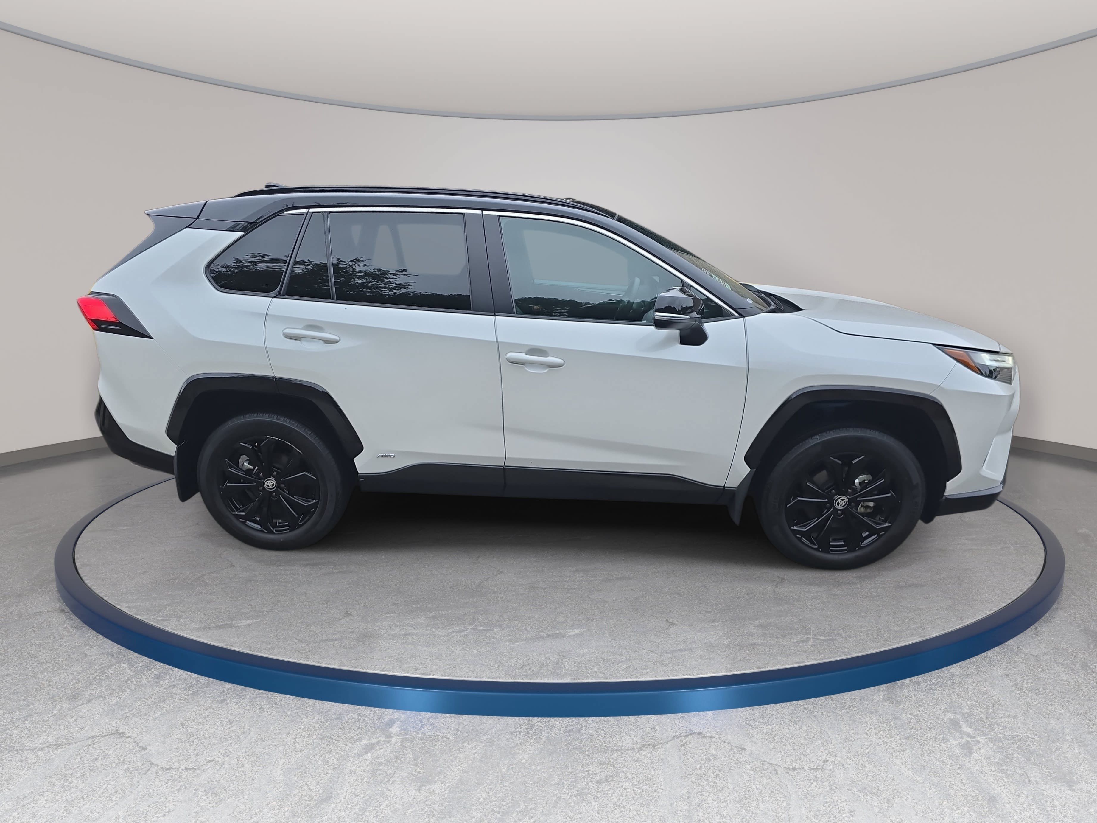 Used 2024 Toyota RAV4 XSE AWD/4WD image 4