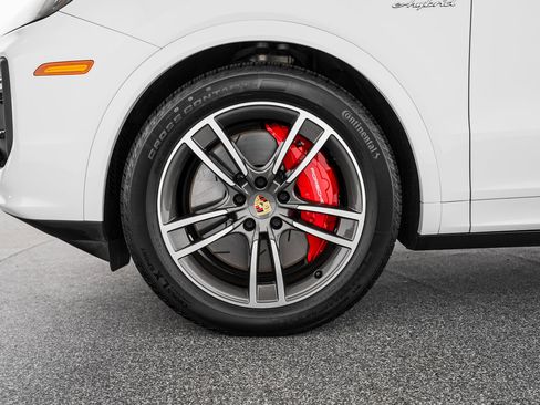 Used 2024 Porsche Cayenne Turbo AWD/4WD image 36