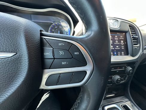 Used 2018 Chrysler 300 Touring L RWD image 27