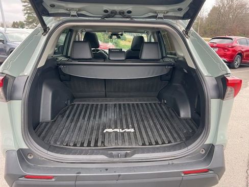 Used 2021 Toyota RAV4 XLE Premium image 31