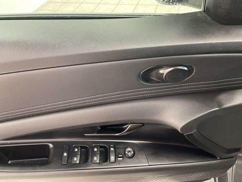 Used 2025 Hyundai Elantra SEL FWD image 19