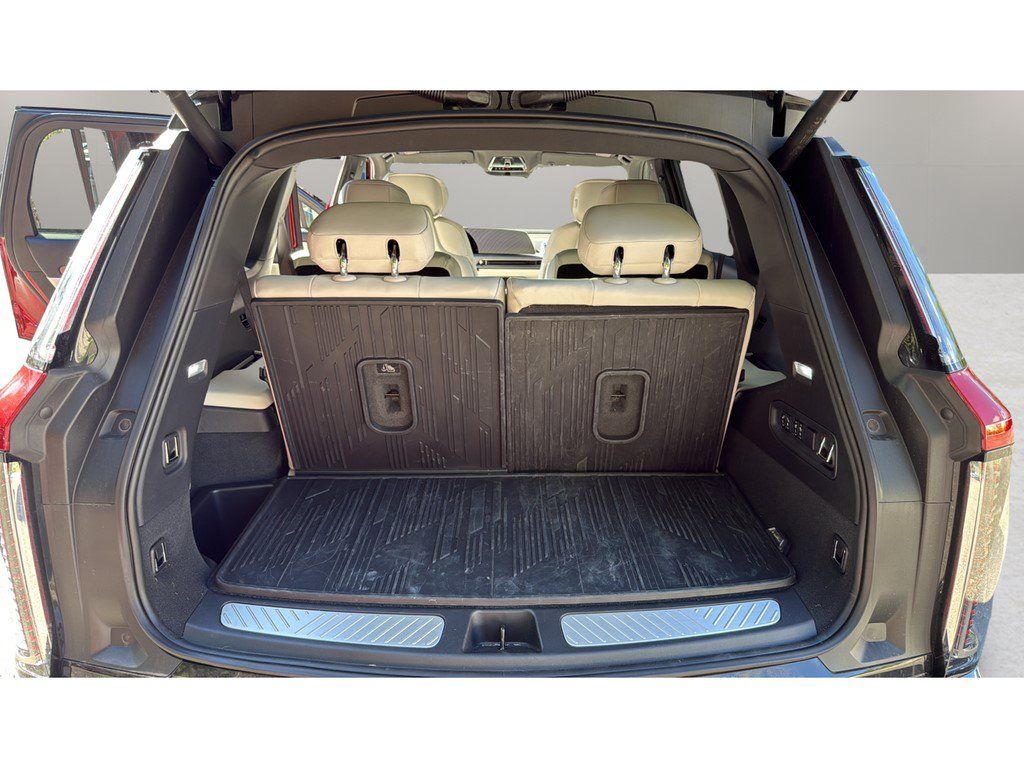 Certified 2026 Cadillac Vistiq Sport w/ LPO, Floor Liner Package AWD/4WD image 27