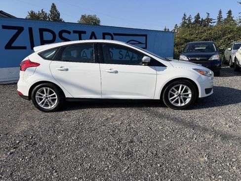 Used 2016 Ford Focus SE FWD image 2