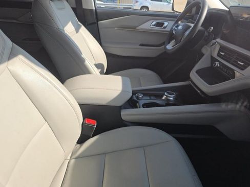 Used 2025 Ford Explorer Active w/ Active Comfort Package AWD/4WD image 5