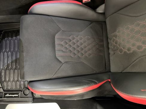 Used 2024 Lamborghini Urus Performante AWD/4WD image 20