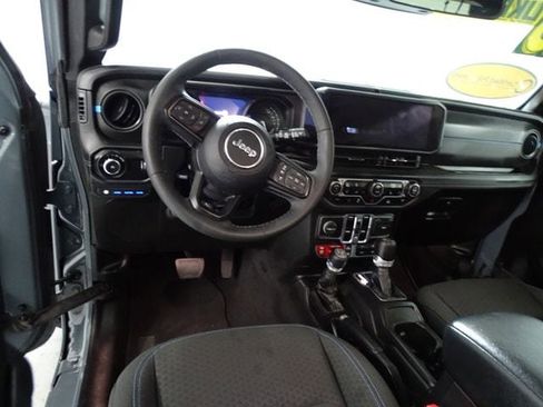 Certified 2025 Jeep Wrangler Unlimited Rubicon 4xe w/ Convenience Group AWD/4WD image 5
