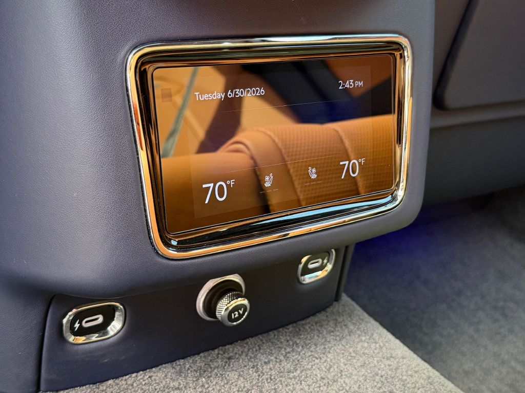 Used 2023 Bentley Bentayga AWD/4WD image 68