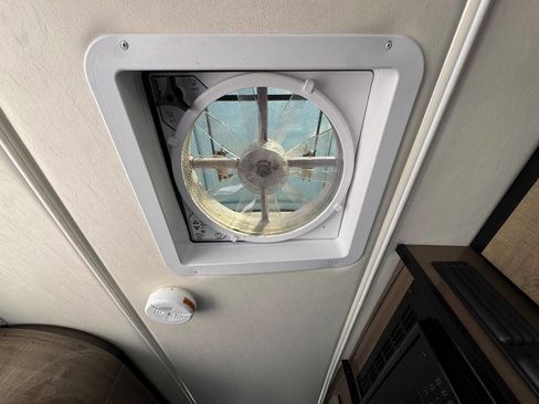 Used 2018 Mercedes-Benz Sprinter 3500 image 28