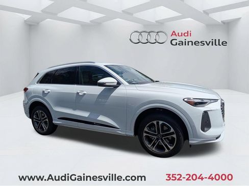 Used 2025 Audi Q5 Premium AWD/4WD image 1