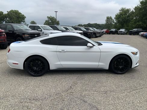 Used 2016 Ford Mustang Coupe RWD image 12