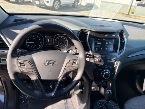 Used 2017 Hyundai Santa Fe SE FWD image 25