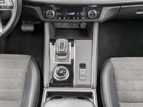 Used 2024 Mitsubishi Outlander SE FWD image 18