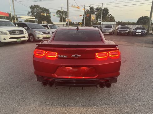 Used 2021 Chevrolet Camaro LT image 9