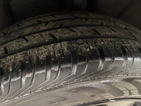 Used 2022 Volkswagen Taos SEL w/ Panoramic Sunroof Package image 38