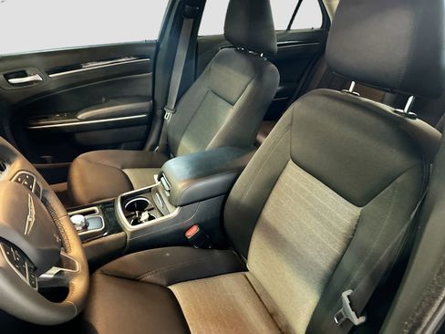 Used 2023 Chrysler 300 Touring w/ Sport Appearance Package image 20