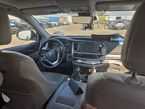 Used 2019 Toyota Highlander XLE AWD/4WD image 8