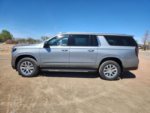 New 2026 Chevrolet Suburban Premier w/ Sun And Tow Package AWD/4WD image 2