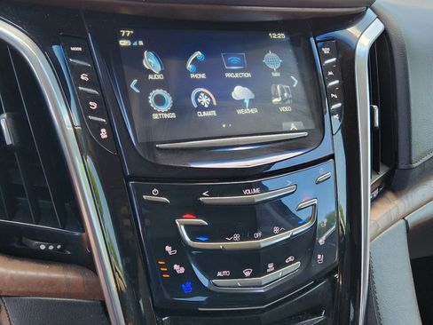 Used 2020 Cadillac Escalade Luxury w/ Escalade Sport Edition AWD/4WD image 22