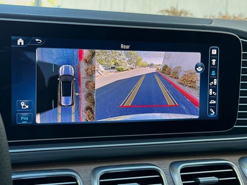 Used 2024 Mercedes-Benz GLS 450 4MATIC image 26