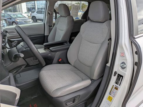 Used 2024 Toyota Sienna LE image 14