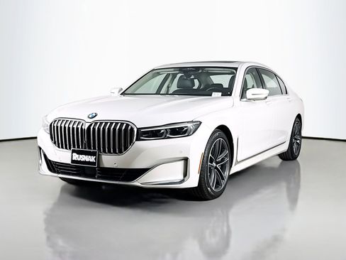 Certified 2022 BMW 750i xDrive image 3