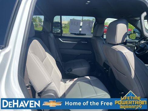 Used 2026 GMC Acadia Elevation w/ Elevation Premium Package FWD image 27